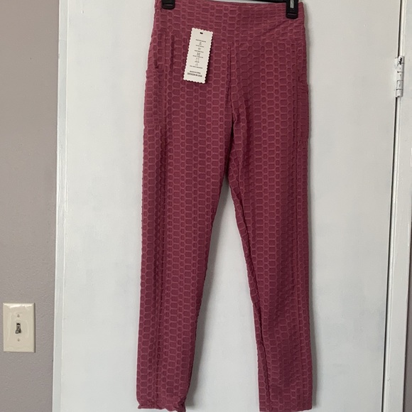 High Waisted booty defining Workout Leggings in Mauve - Picture 9 of 9